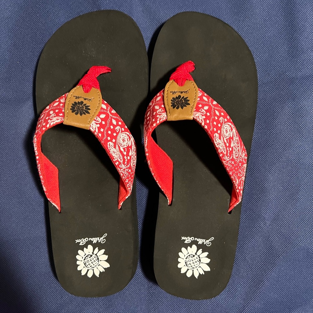 New yellow box flip-flops red size 9
